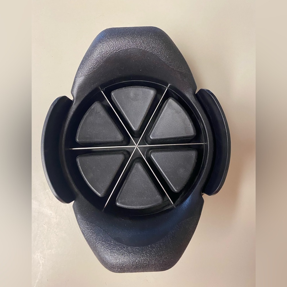 Pampered Chef veggie wedge slicer